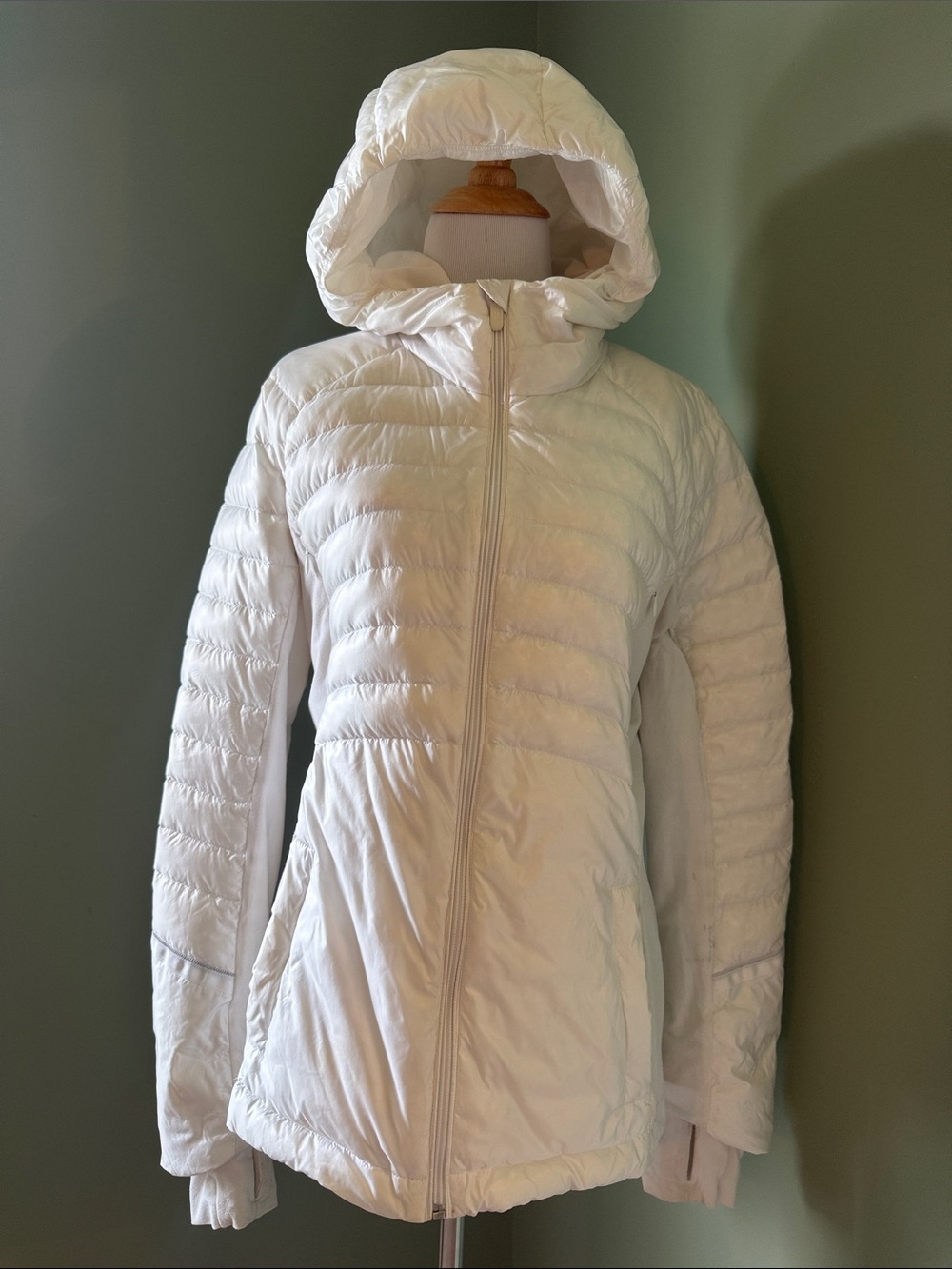 Lululemon White Down Insulated Hooded Jacket Women’s Size 8